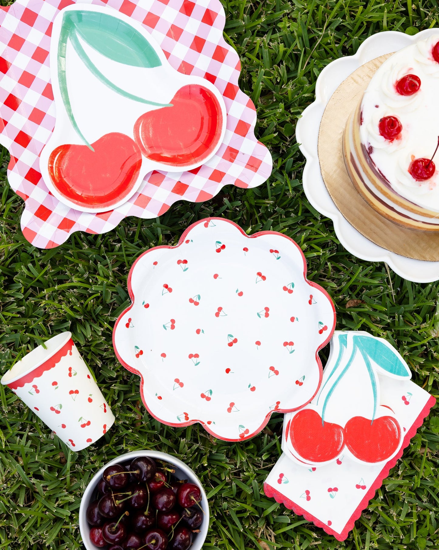 Little Heart Pattern Paper Plates, 8 ct