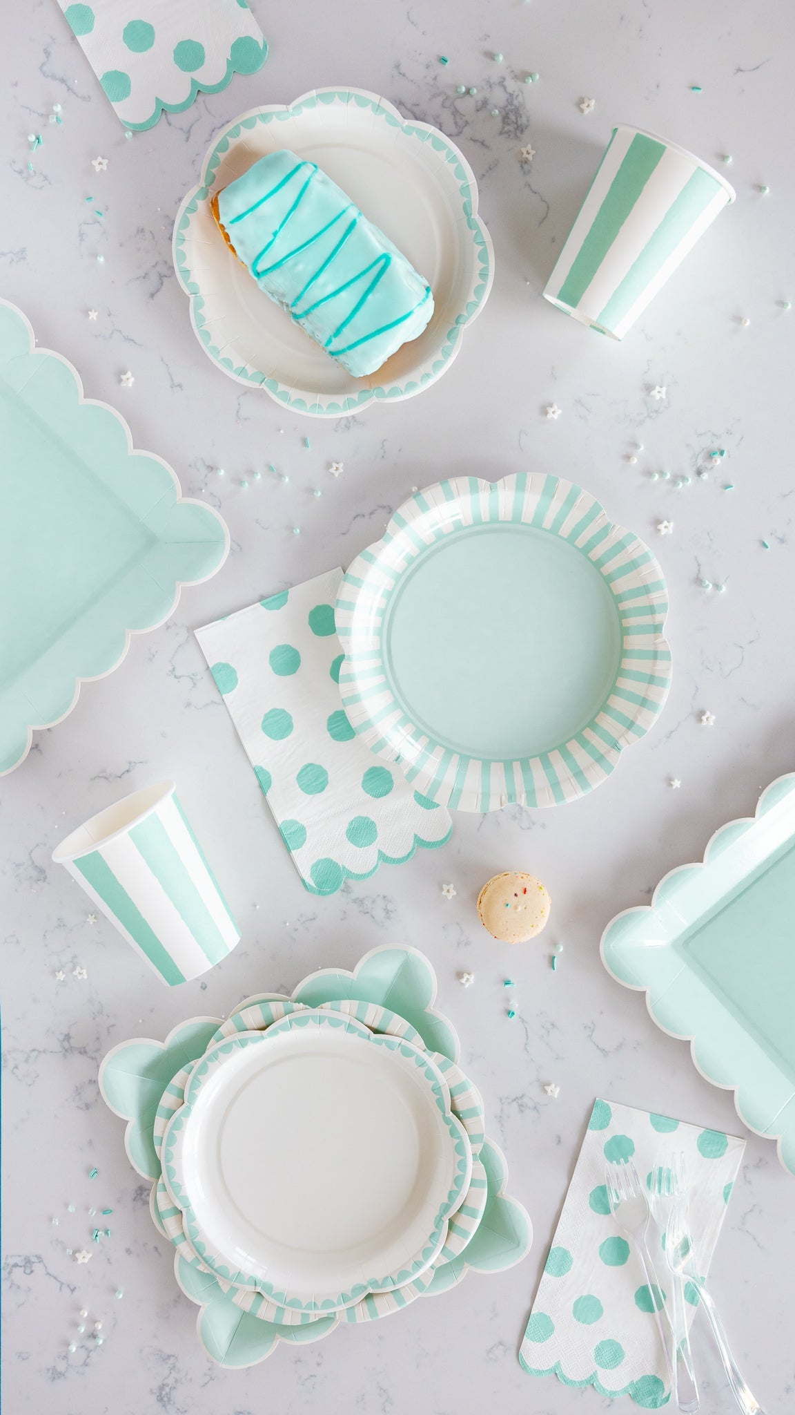 Aqua Scalloped Square Paper Plates, 8 ct, 9 in
