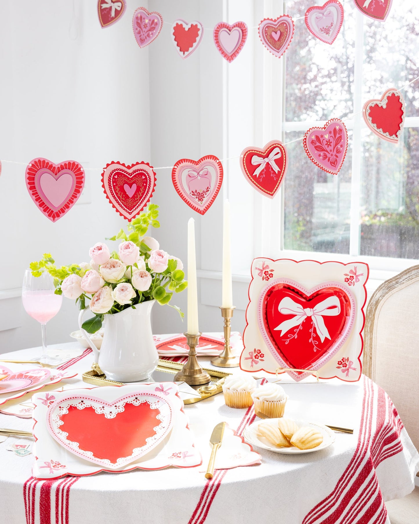 Heart Hankie Style Paper Plates, 8 ct
