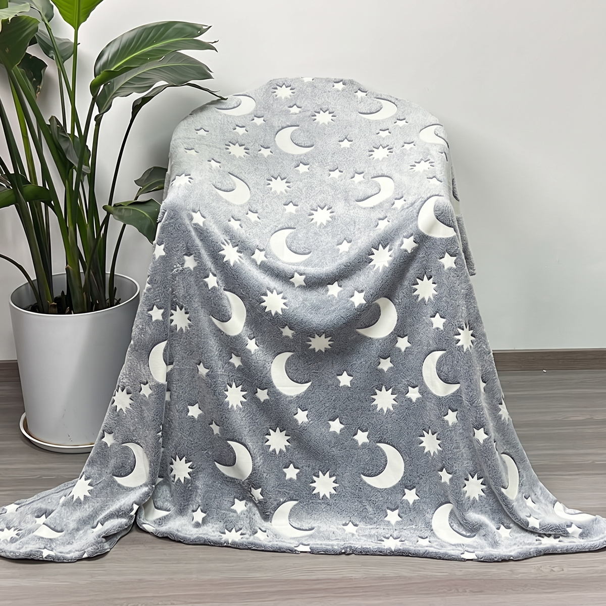 Glow in the Dark Star Cuddle Blanket | Family Favourite
